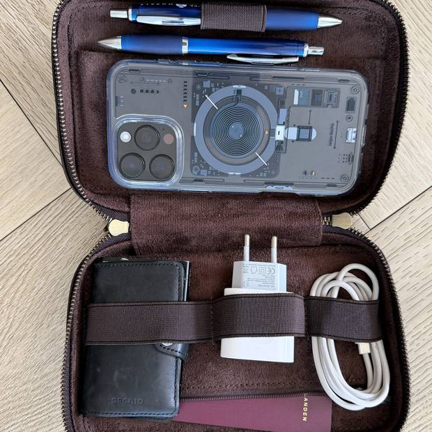 B-Roffa Metro Tech Pouch, leren tech pouch van gewaxt volnerf rundleer